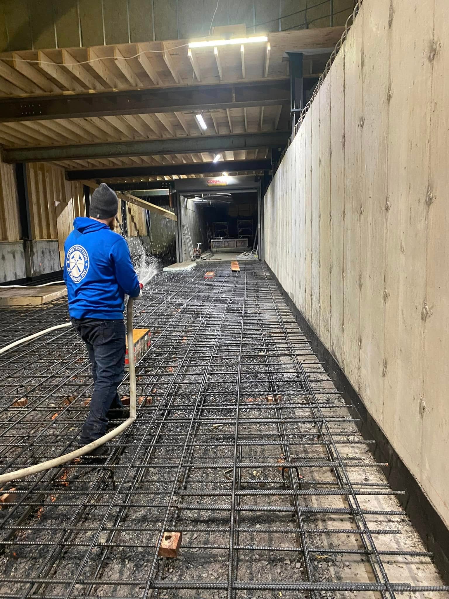 Coulage de béton pour un projet commercial par Entreprise DC Potvin