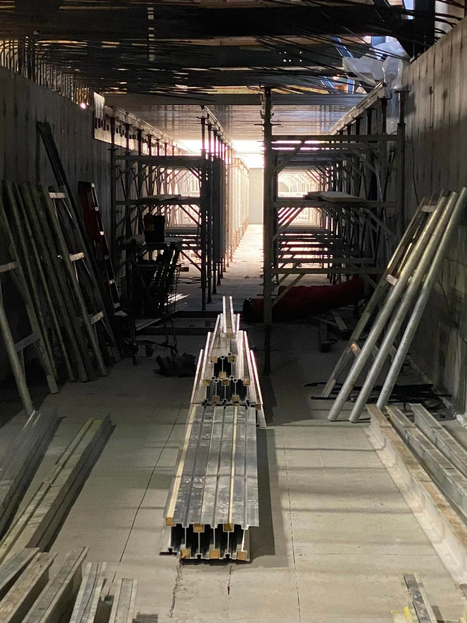Installation d'échafaudage et de structure pour un projet commercial