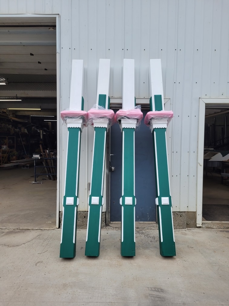 Colonnes décoratives peintes pour un projet de rénovation